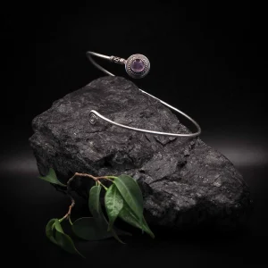 Överarmsring med halvädelsten